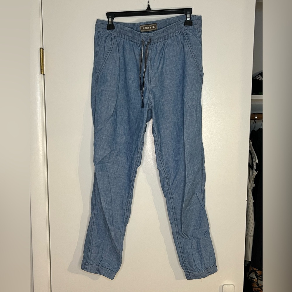 Denim color Size T8 cropped flexible jeans.